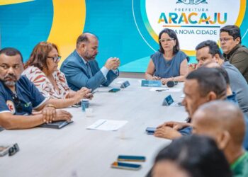 Prefeita Emília anuncia reajuste de 5,24% para servidores efetivos após negociação com sindicatos