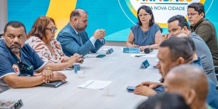 Prefeita Emília anuncia reajuste de 5,24% para servidores efetivos após negociação com sindicatos