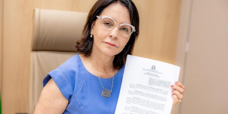 Prefeita Emília Corrêa oficializa comitê para monitorar serviços oferecidos pela Iguá em Aracaju