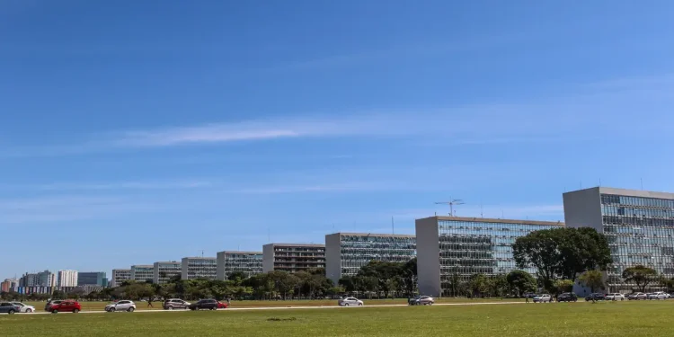 Governo bloqueia R$ 1,2 bi do Executivo e R$ 334 mi de emendas