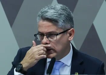 Mendes pede à PGR investigação contra senador Alessandro Vieira