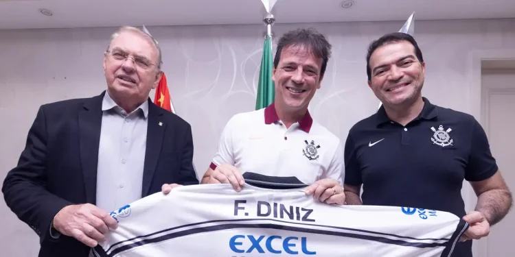 Fernando Diniz é anunciado como novo técnico do Corinthians