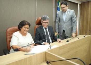 Gracinha Garcez é empossada na Alese