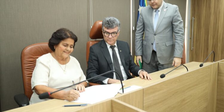 Gracinha Garcez é empossada na Alese