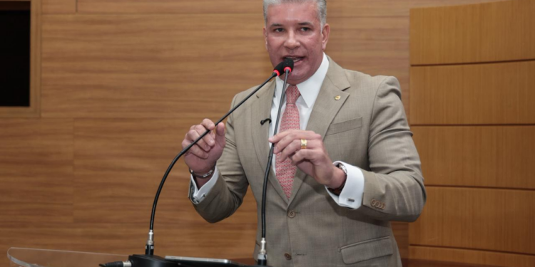 Cristiano Cavalcante enfatiza investimentos estruturantes e defende apuração de ocorrência no sistema de água