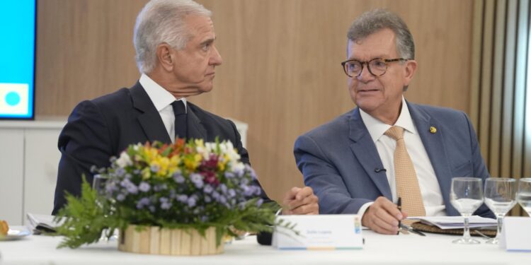 Senador Laércio cobra participação ativa das agências por projetos de autonomia e verba