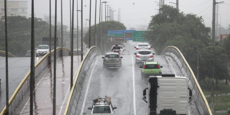 Governo de Sergipe emite aviso meteorológico e alerta para chuvas moderadas a intensas em todo o estado