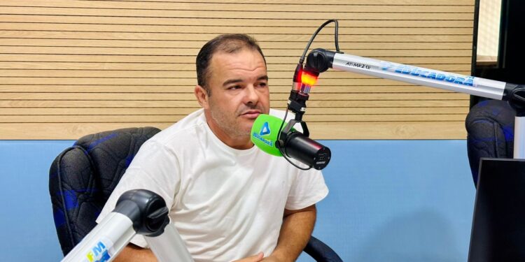 Prefeito de Carira destaca avanços da gestão e reforça importância da população votar em quem ajuda o município 