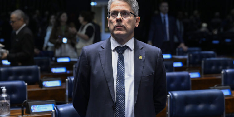 Senador Alessandro Vieira reage às declarações do ministro Gilmar Mendes: “Tentativa de intimidação mostra medo de ser investigado”
