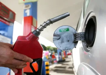 Gasolina e alimentos pressionam, e prévia da inflação sobe para 0,89%