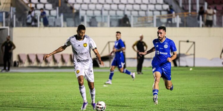 Confiança sofre gol no fim e estreia com derrota para o Amazonas na Série C