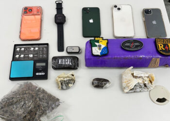 Polícia Militar prende três suspeitos por tráfico de drogas no Bairro Farolândia