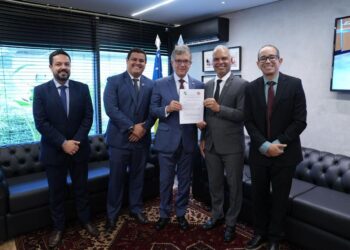 Senador Laércio vota a favor do aumento do piso salarial da saúde