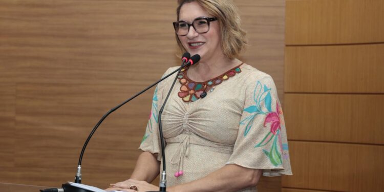 Linda Brasil pede assistência para pessoas com autismo 