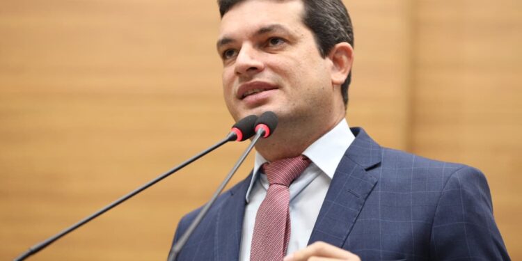 Paulo Júnior celebra alto índice de alfabetização em São Cristóvão