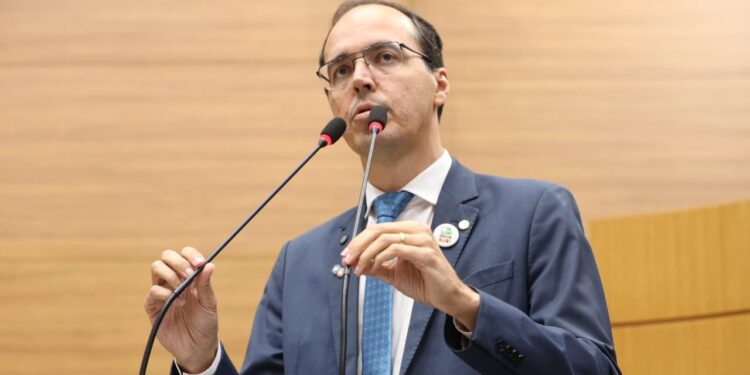 Georgeo Passos alerta para aumento de tarifas de energia e água em Sergipe