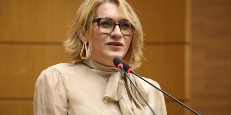 Linda Brasil fala sobre manifestação na Zona Oeste de Aracaju contra a falta de água