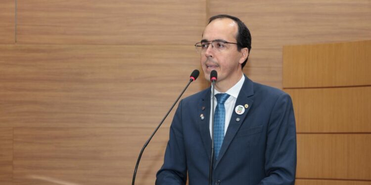 Georgeo Passos volta a pedir explicações para falta de água em Aracaju