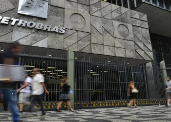 Petrobras destitui diretor de área que vendeu gás com 100% de ágio
