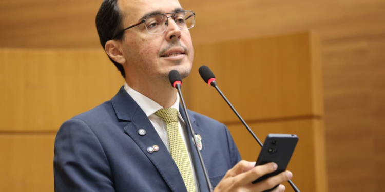 Georgeo relata situação de recrutas da PM e regulamentação de lei dos fogos sem estampido