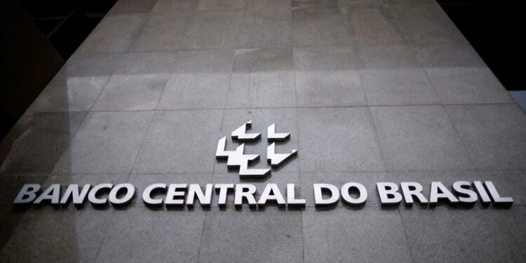 Boletim Focus: mercado eleva projeção de inflação para 2026 e câmbio recua a R$ 5,37