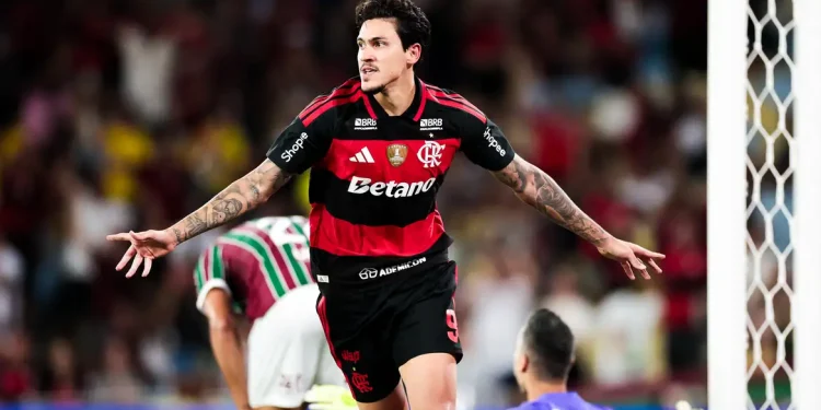 Com dois gols de Pedro, Flamengo vence Fluminense pelo Brasileirão
