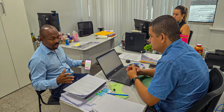 Vereador Binho visita Emsurb e leva demandas da população