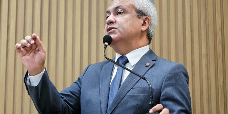 Elber destaca resgate e valorização dos servidores da CMA