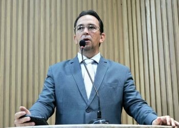 Fábio Meireles (PDT) critica abandono da limpeza de canais na zona norte da capital