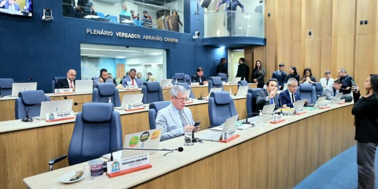 Câmara de Aracaju avança na aprovação de PL que exige identificação em transporte de água potável e convoca autoridades por crise no abastecimento de água