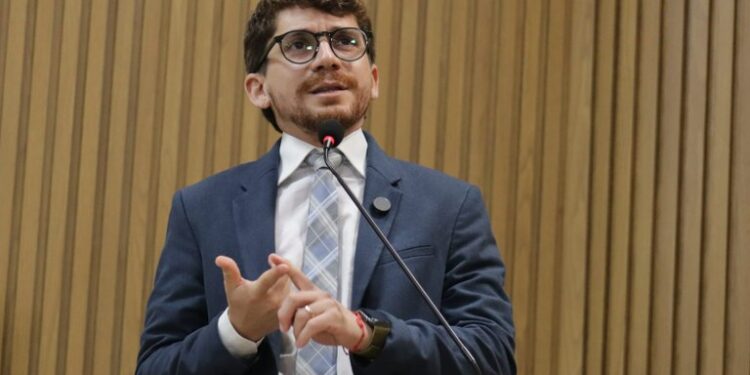 Breno Garibalde critica falhas no transporte público de Aracaju