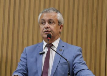 Elber defende investigação sobre concessões e critica critérios de escolha