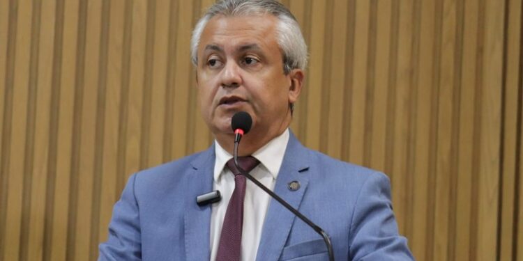 Elber defende investigação sobre concessões e critica critérios de escolha