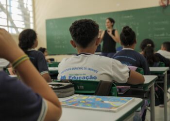 STF decide que piso nacional deve ser pago a professores temporários