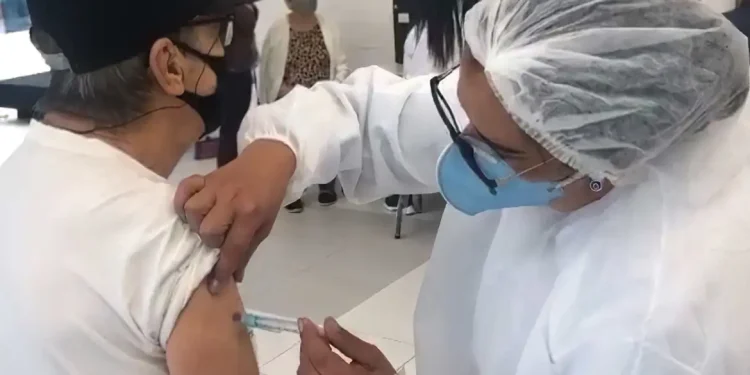 Saúde envia 2,2 milhões de doses da vacina de covid-19 aos estados