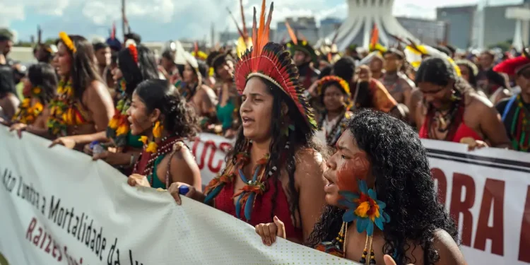 Em carta, indígenas veem avanços, mas cobram demarcações e proteção