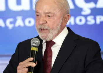 Lula critica ameaças de Trump ao mundo e defende papa Leão XIV