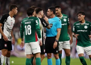Com duas expulsões do Corinthians, Dérbi com o Palmeiras termina em 0 a 0