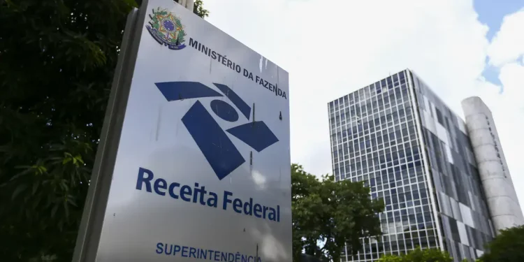 Receita regulamenta tributação mínima de 15% para multinacionais