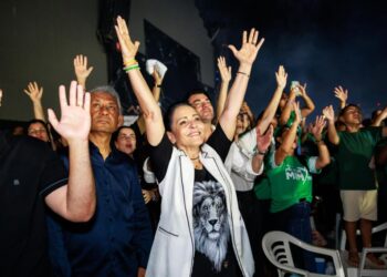 Prefeita Emília Corrêa prestigia Sermão do Monte na Orla da Atalaia