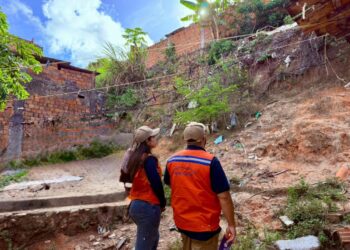 Defesa Civil realiza monitoramento e leva orientações para moradores de áreas de risco