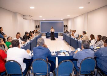 Prefeita Emília Corrêa reúne secretariado para alinhamento das ações de governo