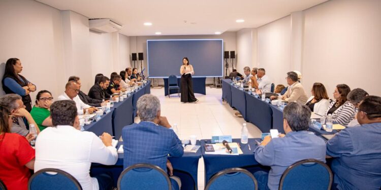 Prefeita Emília Corrêa reúne secretariado para alinhamento das ações de governo