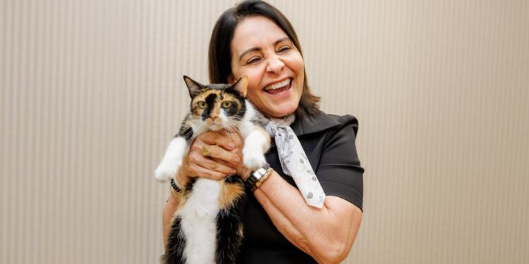 Prefeita Emília Corrêa assina contratação do projeto do Hospital Veterinário de Aracaju