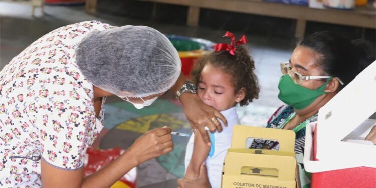 Prefeitura iniciará vacinação de crianças e professores nas escolas da rede municipal