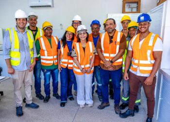 Prefeita Emília Corrêa visita usina de asfalto e acompanha modernização da produção em Aracaju