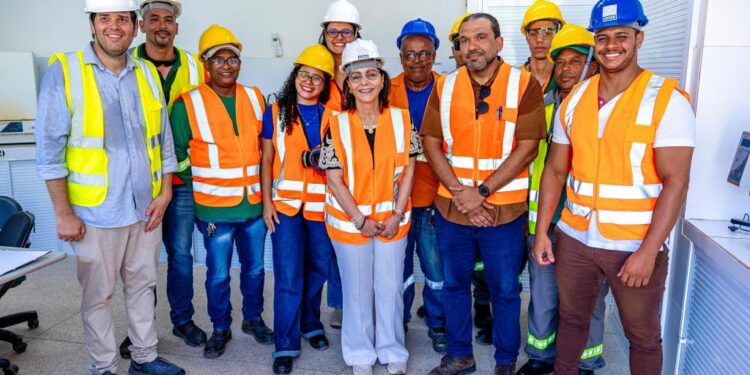 Prefeita Emília Corrêa visita usina de asfalto e acompanha modernização da produção em Aracaju