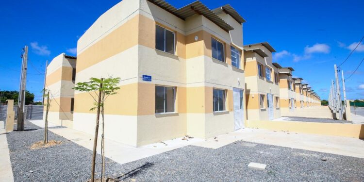 Prefeita Emília Corrêa anuncia reajuste no auxílio-moradia; valor sobe para R$ 550