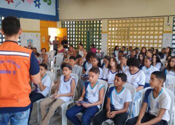 Defesa Civil de Aracaju leva ação imediata do Nupdec para dentro da escola