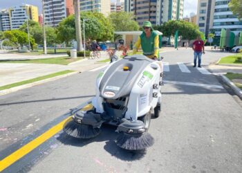Prefeitura de Aracaju inicia varrição mecanizada para reforçar limpeza urbana